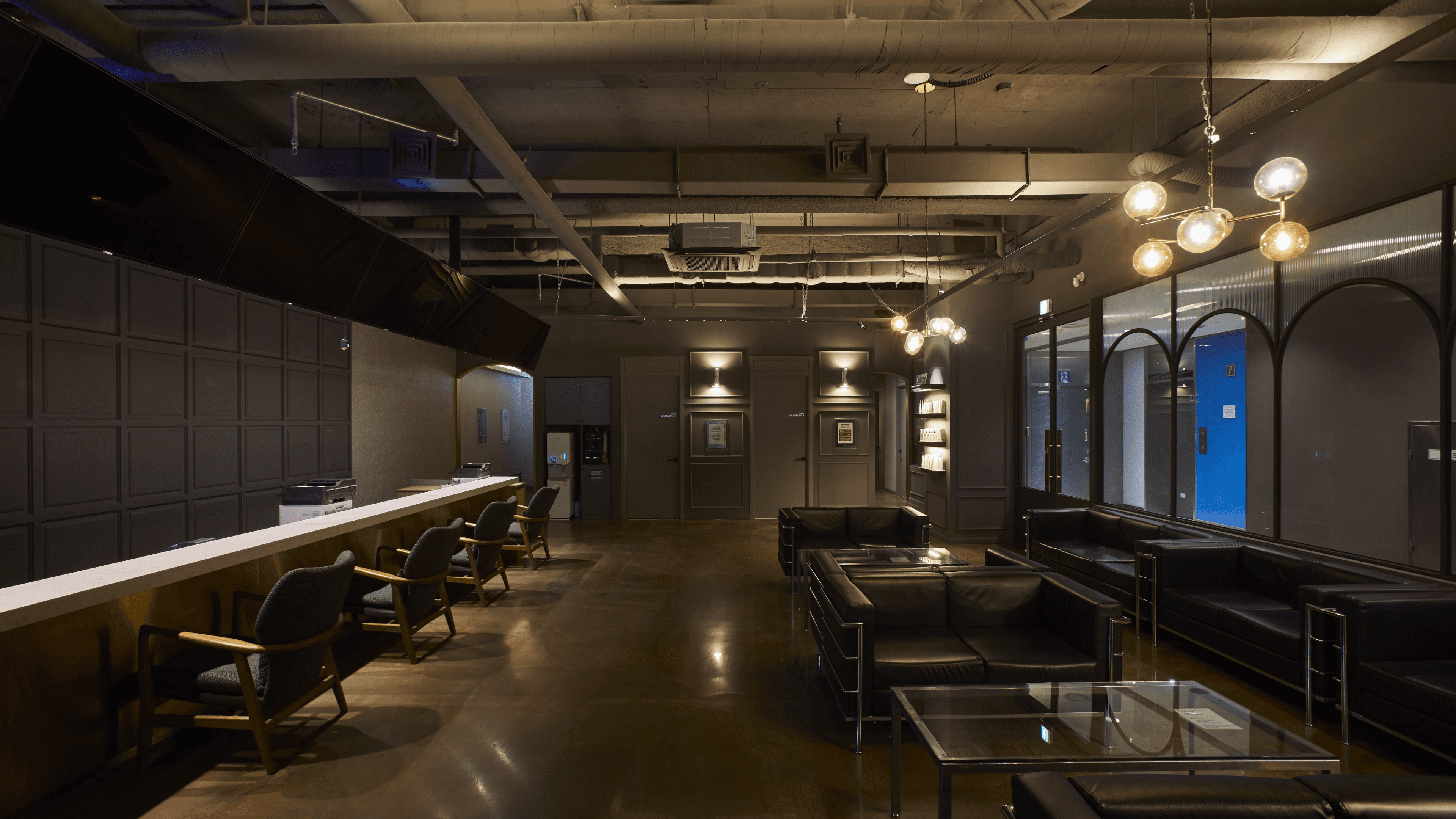 The lounge and waiting area at MeSOnBom Clinic Hongdae